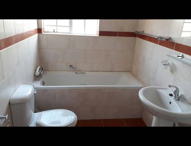 2 BEDROOM FLAT RENTED IN SCHUINSHOOGTE